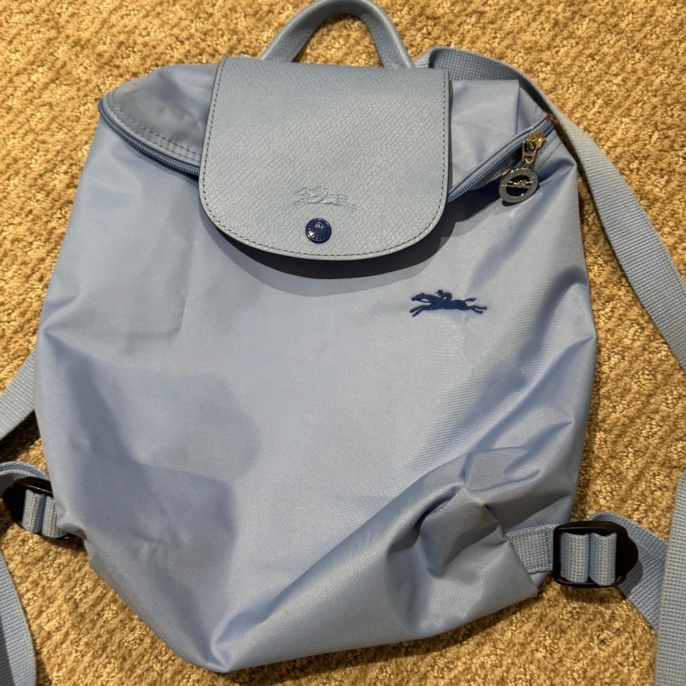 Baby blue longchamp back pack